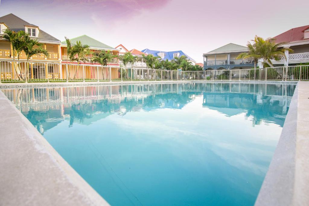 Lapis Bleu, Orient Bay