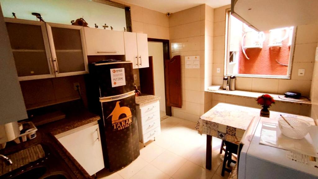 Kitchen, Tanan Hostel in Sao Luis