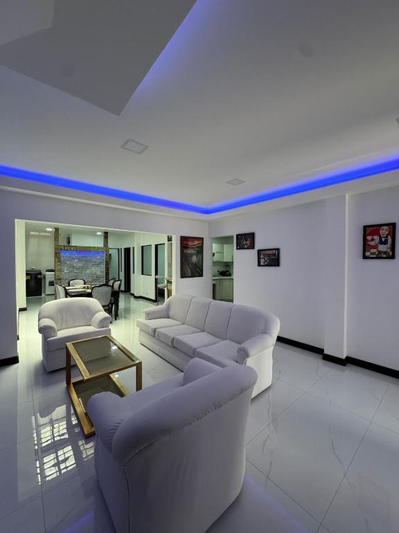 Casa Viveo, a modern and spacious house!, San José