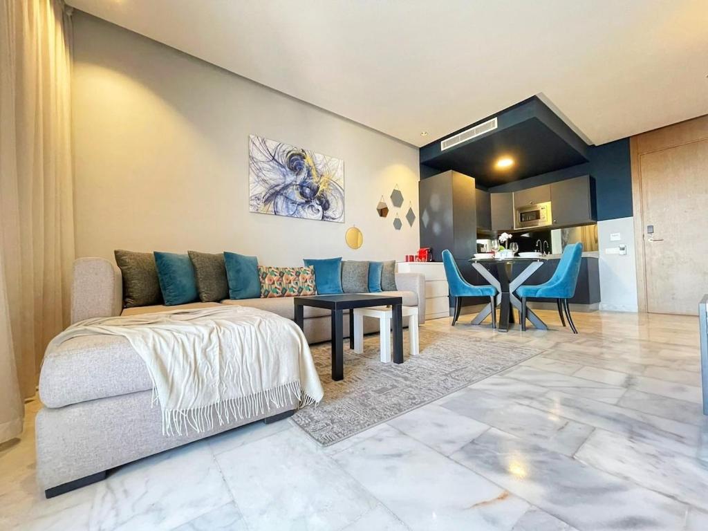 Hatim Nousair, Casablanca