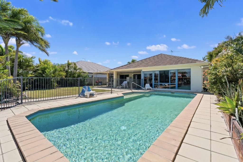 Relaxation & Space in a Canal Home, Banksia Beach