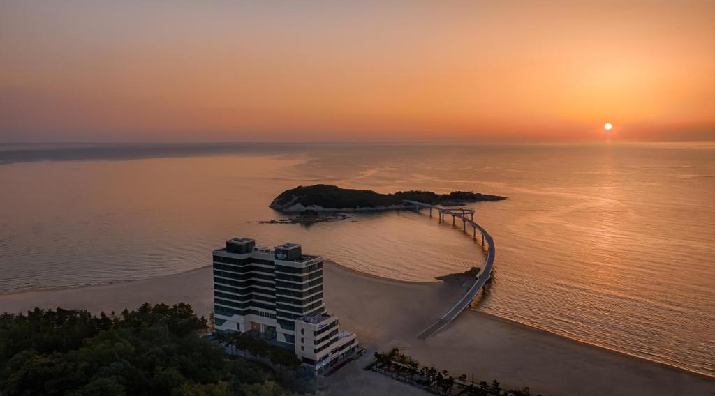 Renebleu by Sol Beach, Goseong