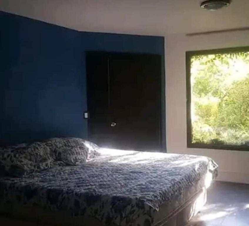 Casa quinta con jardín y pileta - 2