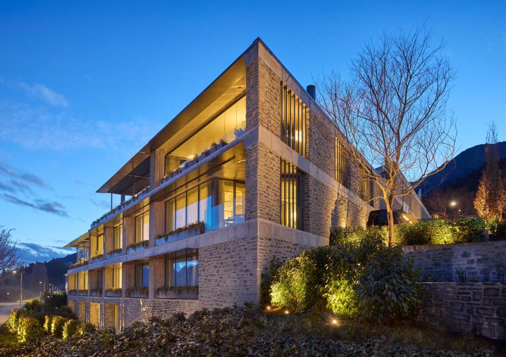 ROKI Collection, Queenstown