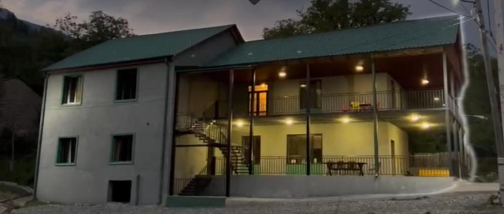 Neba-Neba Utsera, Utsera