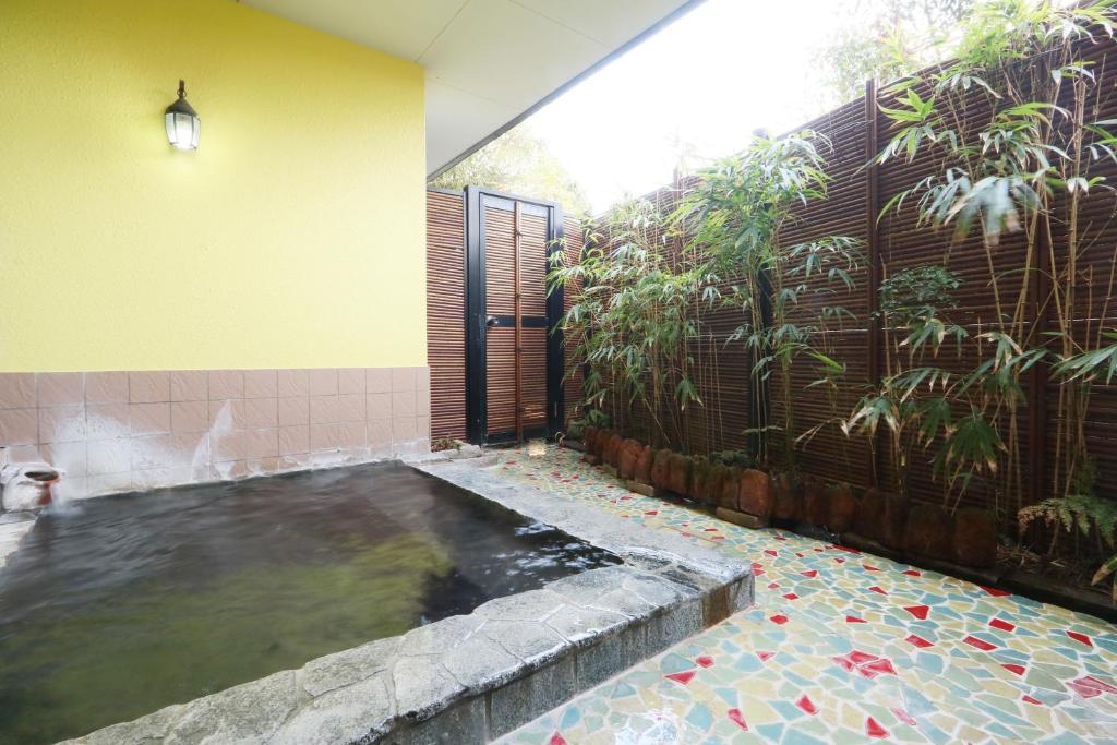 Open air bath