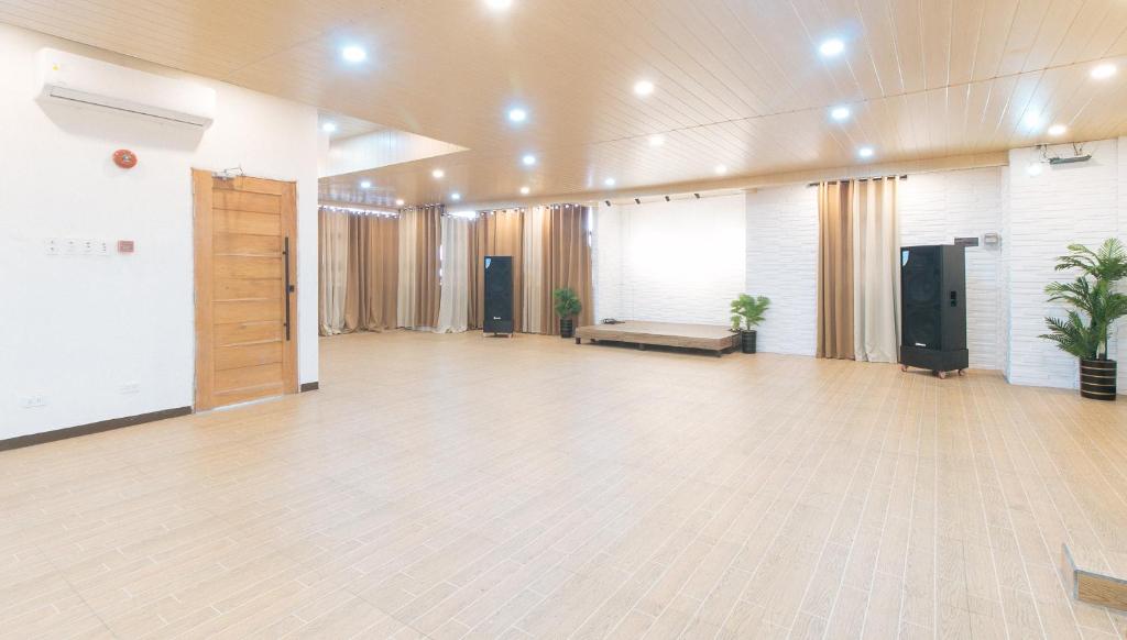 Meeting room / ballrooms, RedDoorz @ RJ's Bldg near Lyceum Gen. Trias Cavite in General Trias