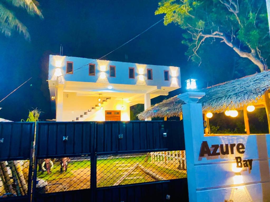 Azure bay Donra, Gandara West