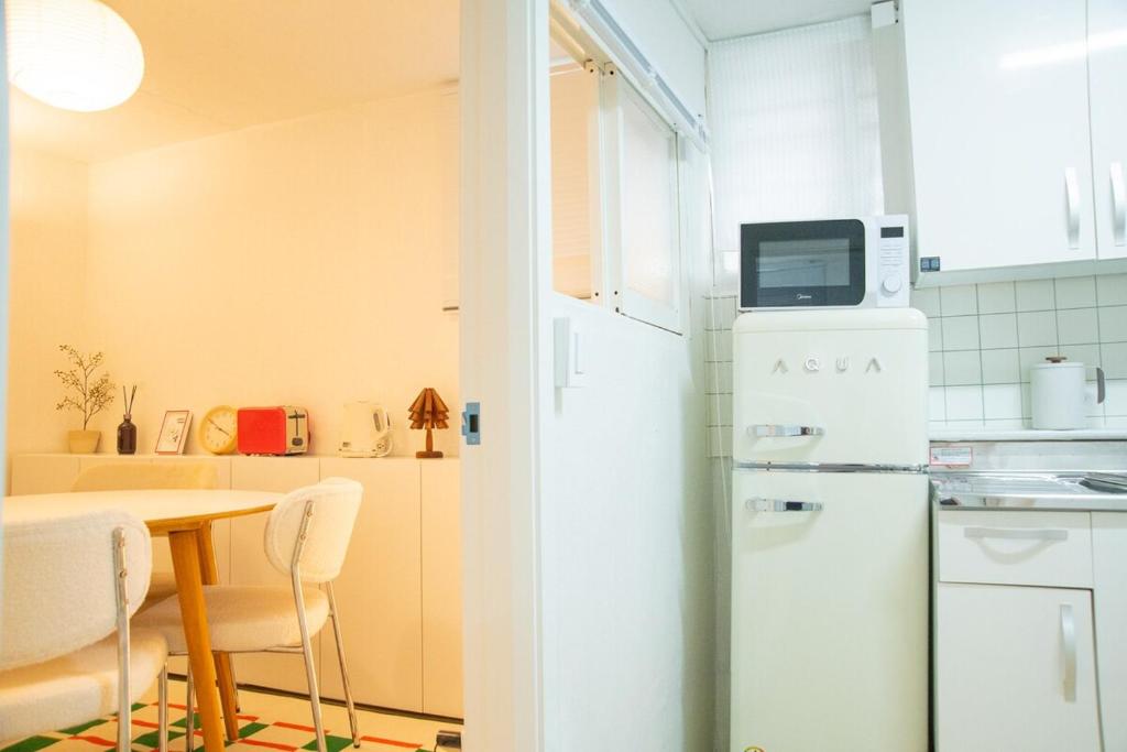 3 minutes on foot from Itaewon Station, 3 private rooms # Station area # Hotel bedding # Ground floor, Seoul