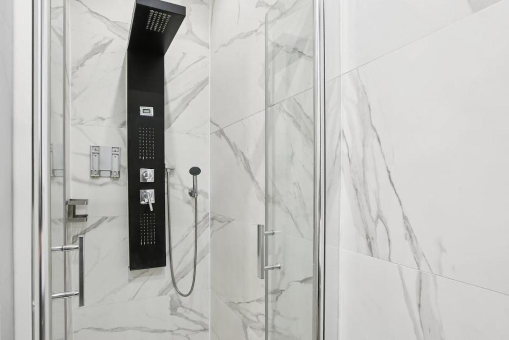 Elegant bright studio in prestigious 7th arrondissement - 2