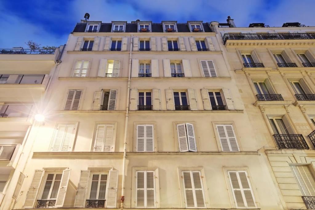 Elegant bright studio in prestigious 7th arrondissement - 5
