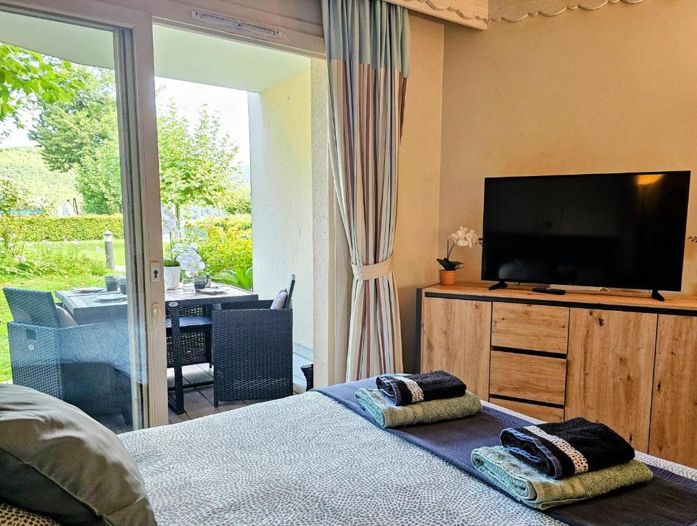 Studio Cosy avec Plage et Parking Privés au bord du Lac D'Annecy - 1