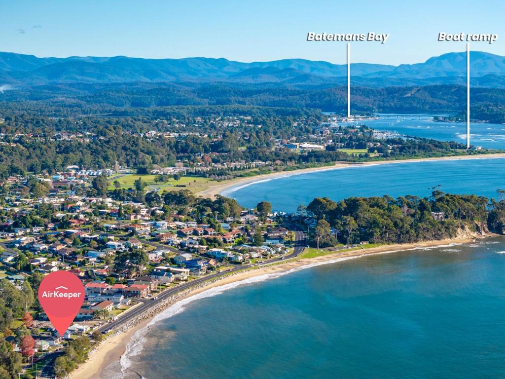 Beachfront Escape Relaxing Getaway in Batehaven, Sunshine Bay