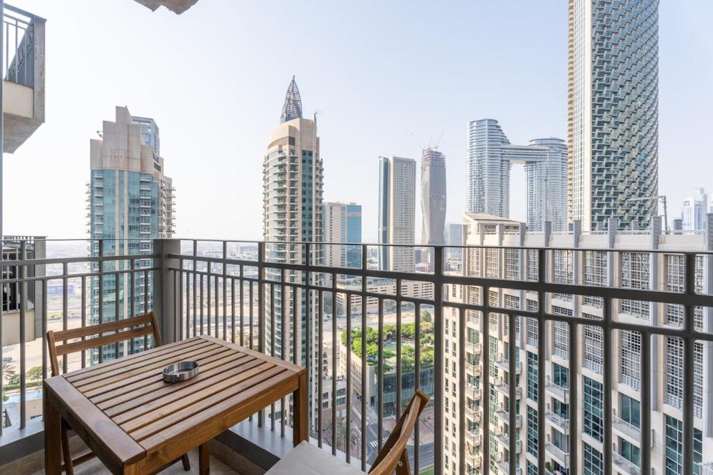 Boema Apartments - Terrace with Stunning Burj View, Dubaj