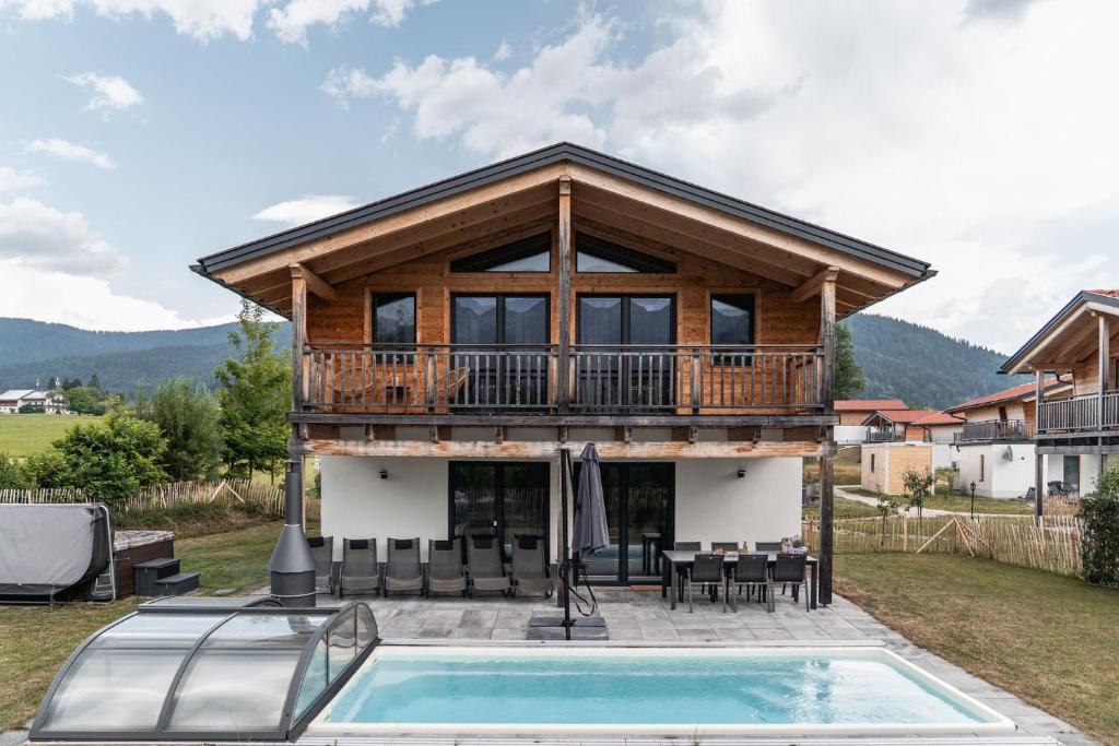 Chalet Bergherzerl im Chiemgau mit Sommerpool, Whirlpool, Sauna und eingezäuntem Garten - 4