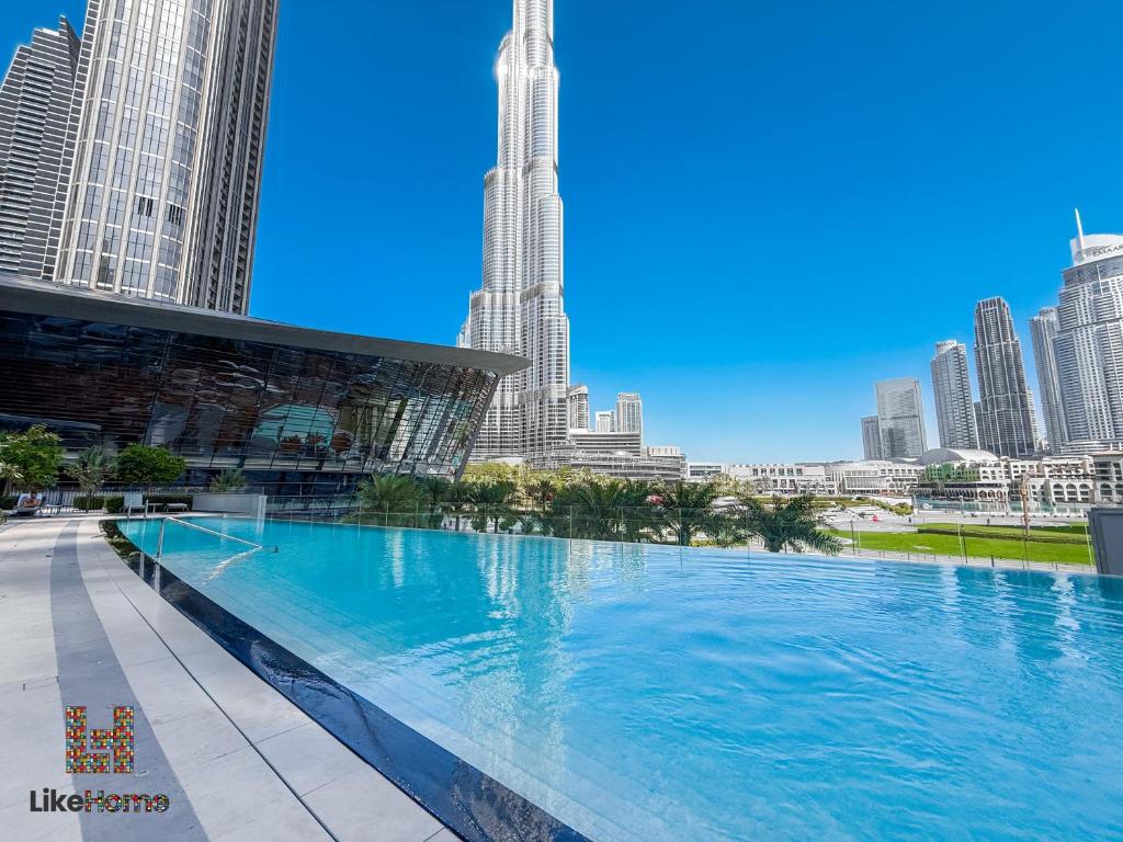 Stunning 2BR Grande Downtown with Full Burj View at the pool - Like Home, Dubaj