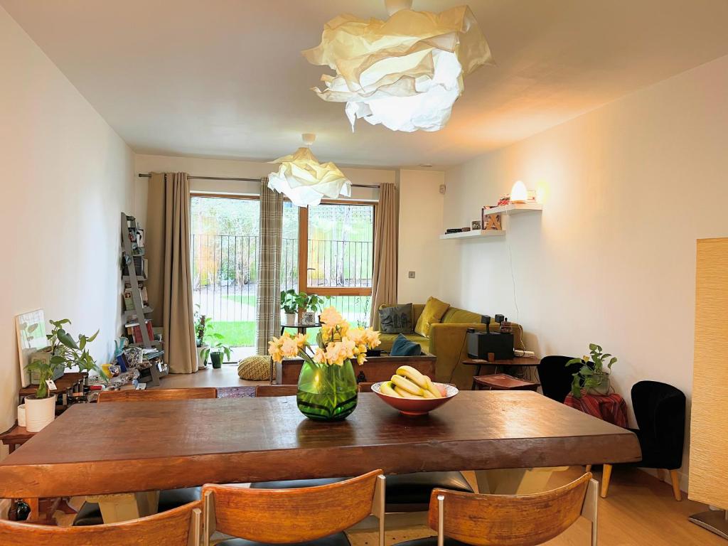 2Bed Apt in Vibrant Queens Park, London