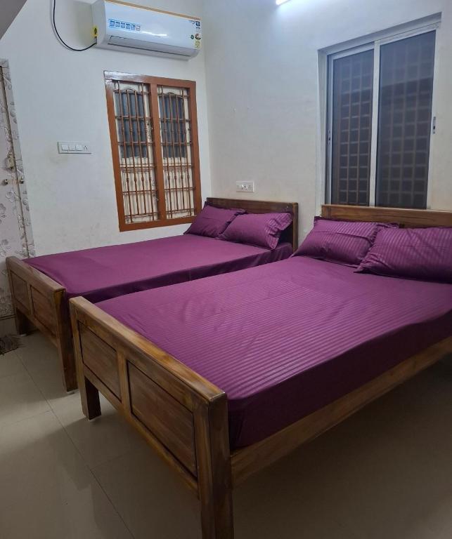 Temple opposite Rooms, Tiruvannamalai