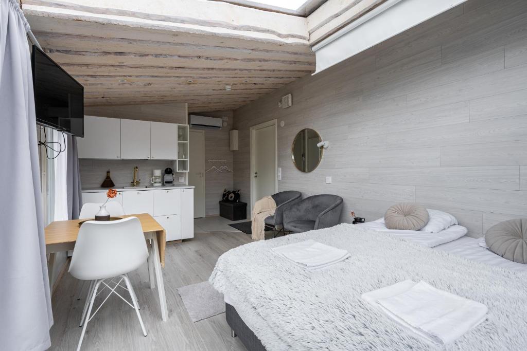 Himosranta Suite C - Private Suite with Sauna & Lake Views, Jämsä