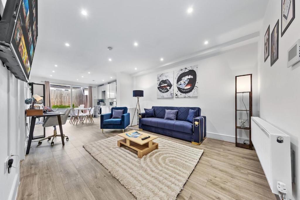 Diamondz R 2 Die 4 - 3BDR - Parking, Brent Station