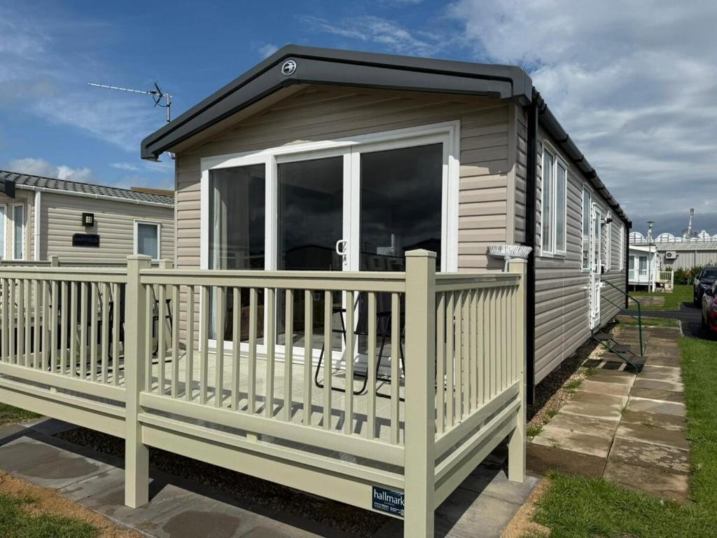 Paddocks 24 - Coastfields Holiday Village - Meadow Lakes Caravan Hire, Ingoldmells