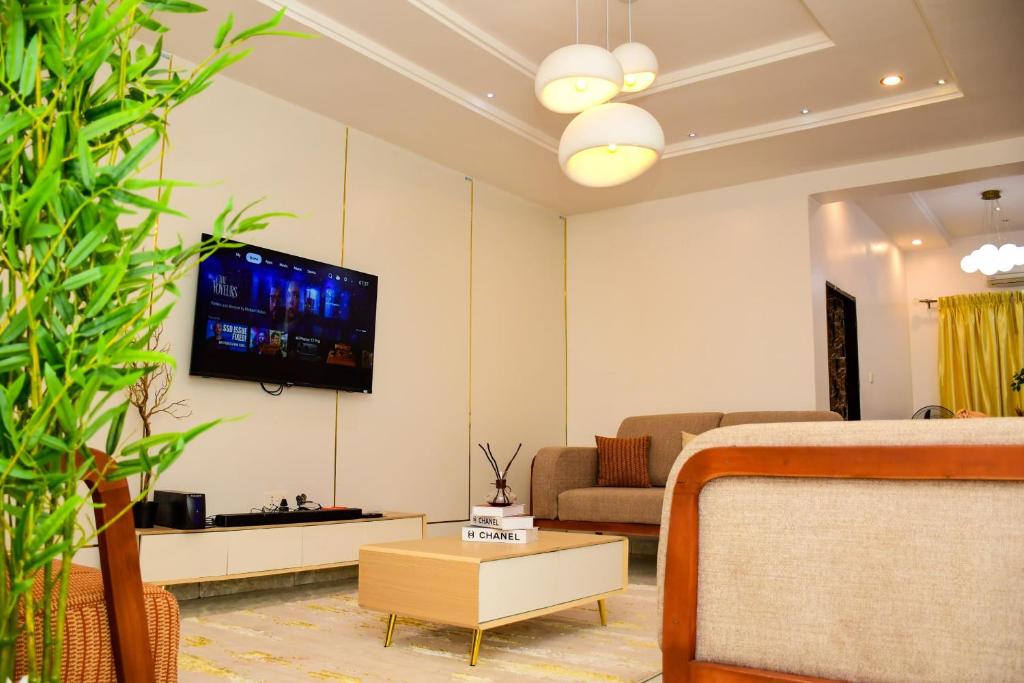 Winters Apartment, Abudža