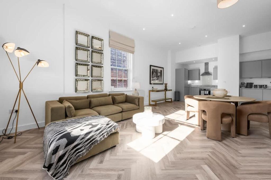 NEW Altrincham Flat, free parking by City SuperHost, Altrincham