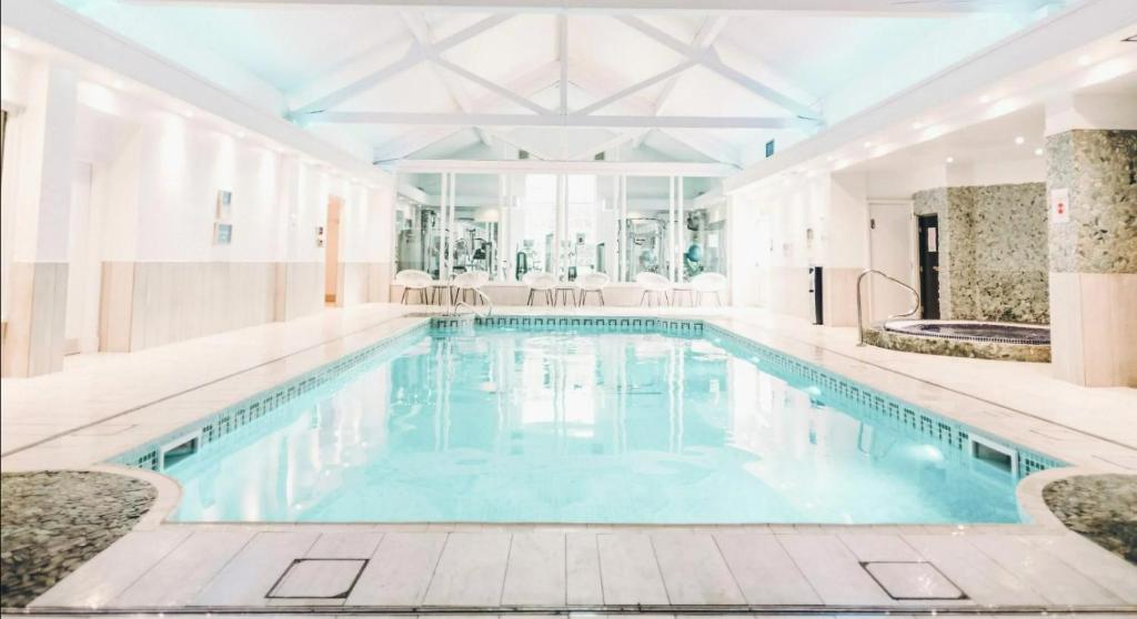 Pass the Keys Exceptional 3 Bedroom River View Apartment, Улверстон