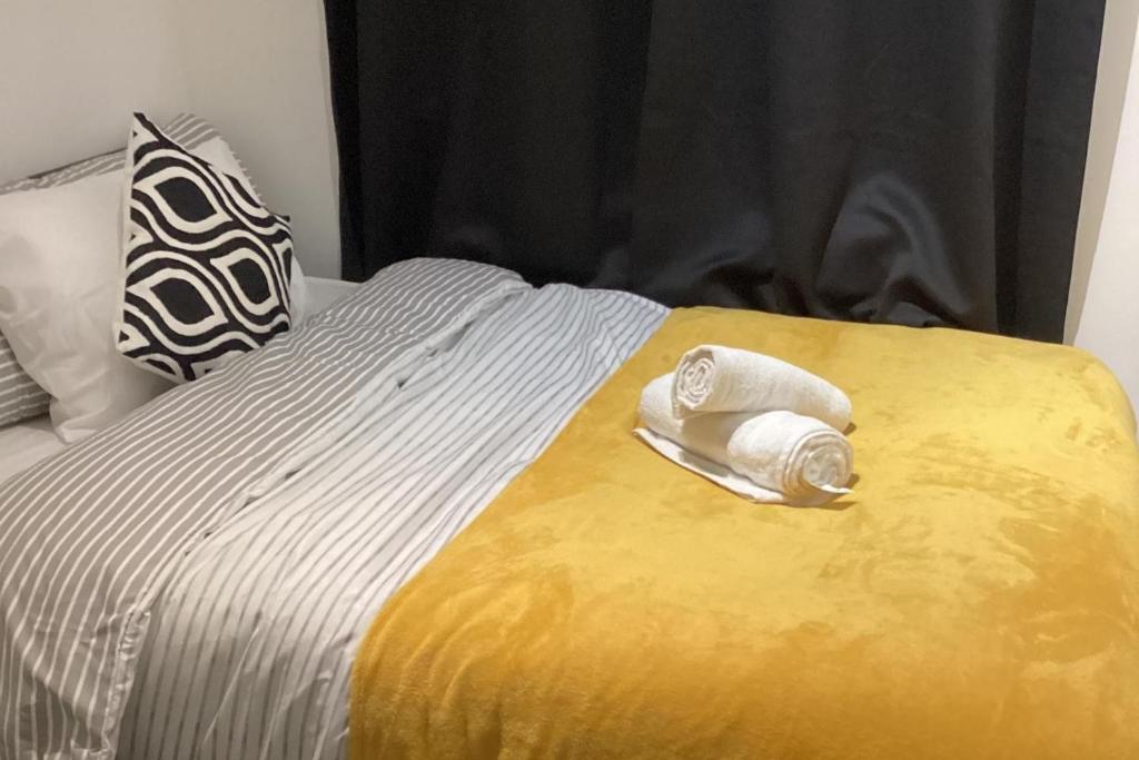 Sleeps 11 -Pets Ok - Private Garden - Free Parking, Dagenham Dock