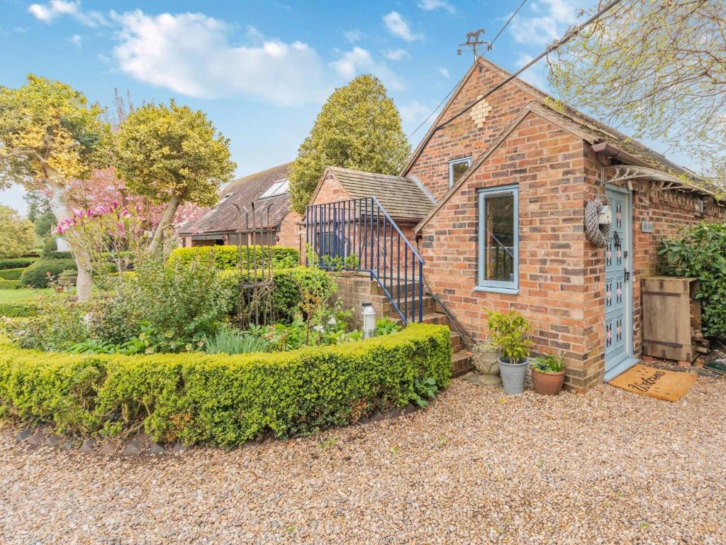 2 Bed in Bewdley CC090, Bayton