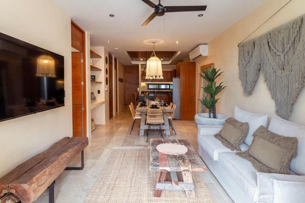 Deja Vu - Stylish 2BR Luxury Apartment with Private Pool - 4