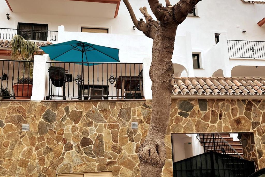 Stunning attached house with shared pool, 3' to the beach - 2