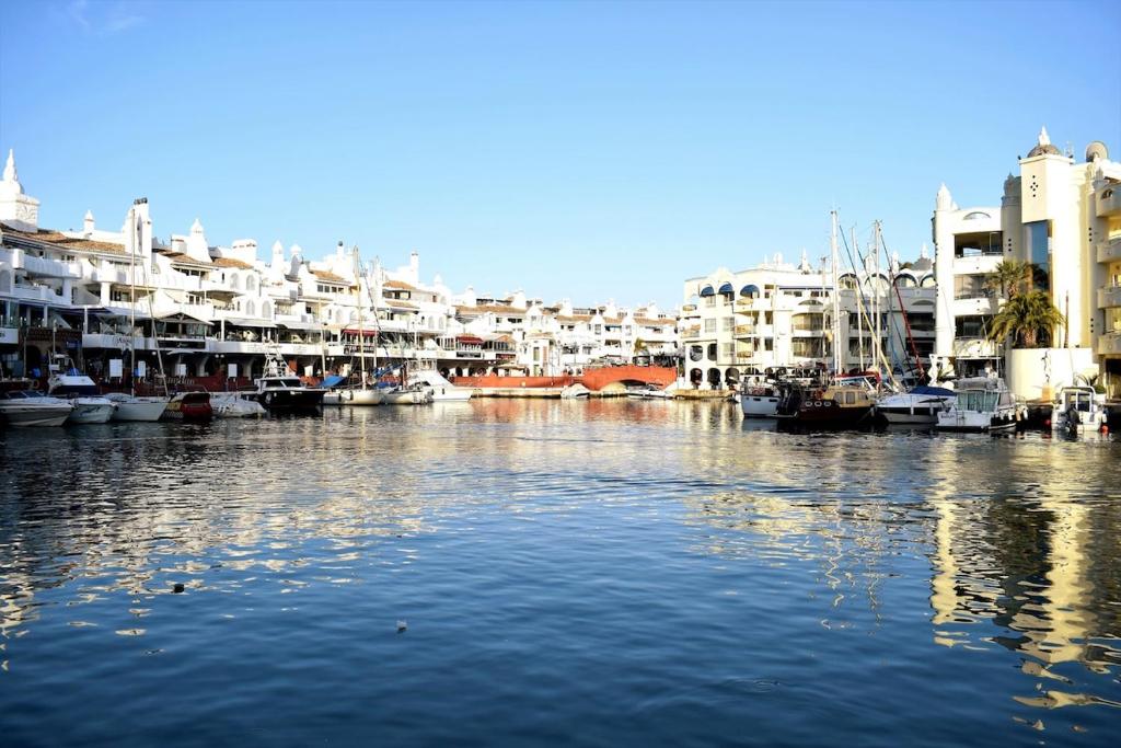 Stunning attached house with shared pool, 3' to the beach - 5