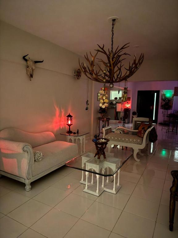 Alchemist Abode - Country Club Apartments, Islámábád