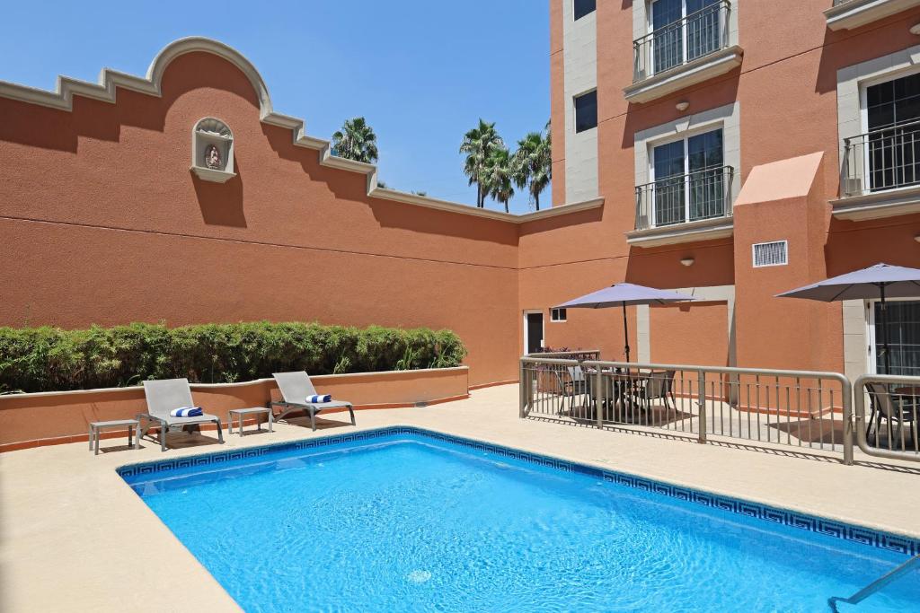 スイミングプール