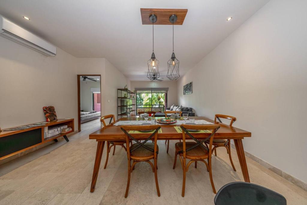 Spacious 2BR Condo with Pool and Private Balcony, Tulum