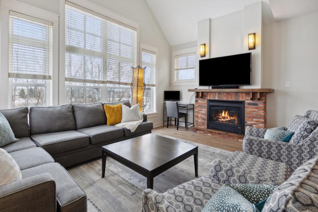 The 19th Hole at Blue with Hot Tub, Blue Mountains