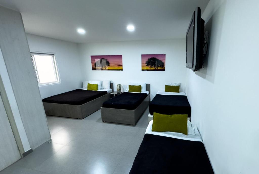 APARTAESTUDIOS BIEN UBICADOS en CORFERIAS CERCA EMBAJADA - G 12 - 3