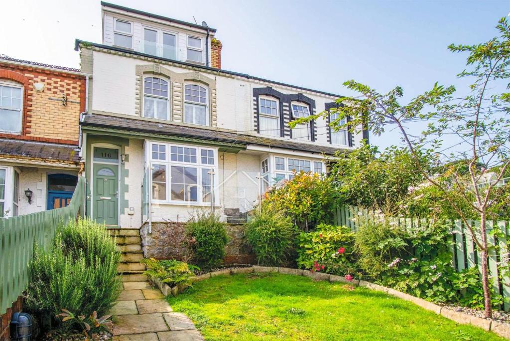 Overland Road – 4 Bedroom House – Mumbles, The Mumbles