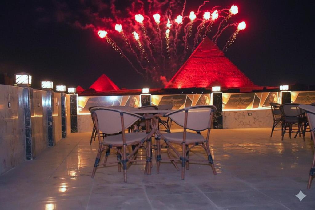 The View Pyramids Gold one, Káhira