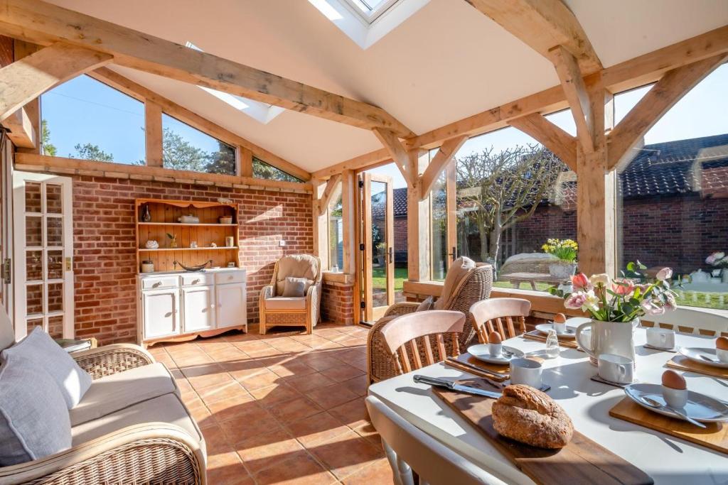 Watts Cottage, Upton