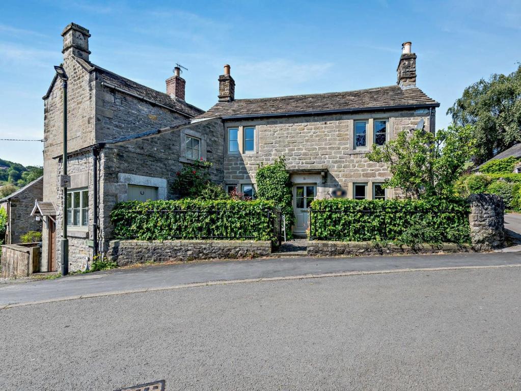 4 bed in Calver PK939, Curbar