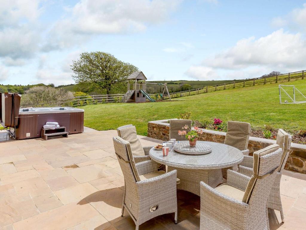 4 Bed in Looe 82662, Lanreath