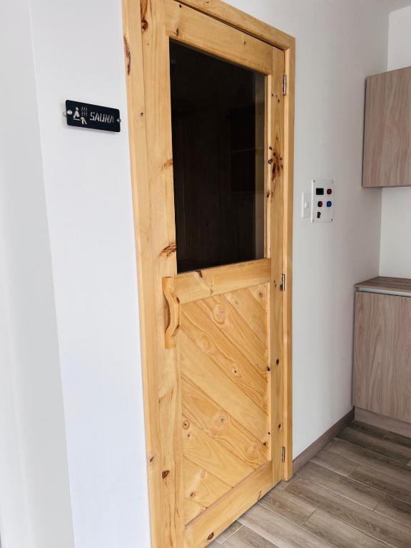 Victoria Luxe Retreat Downtown Sauna BBQ - 4