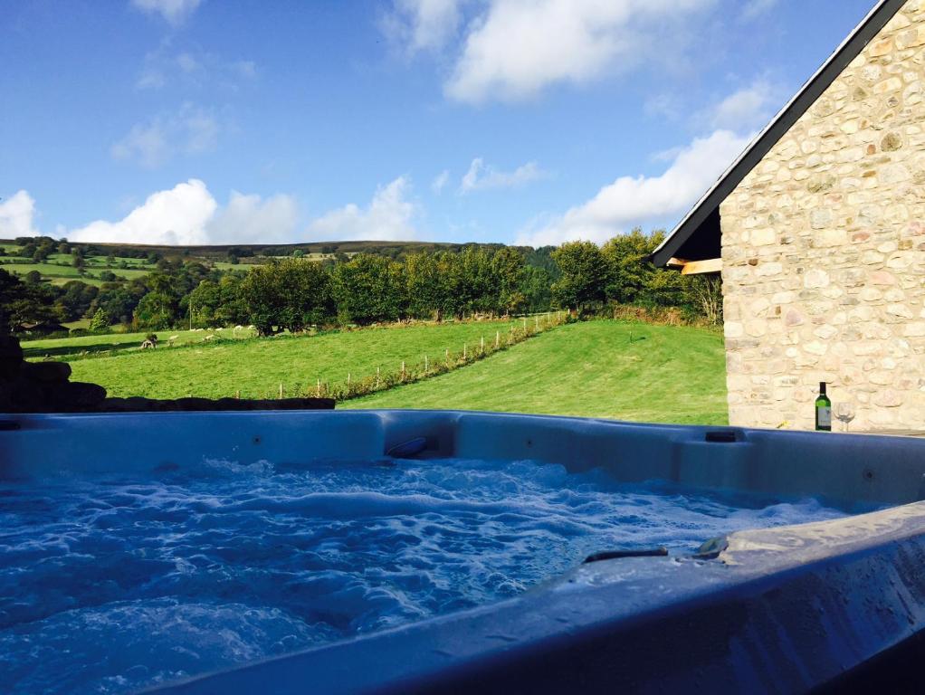 2 Bed in Abergavenny 42909, Mamhilad