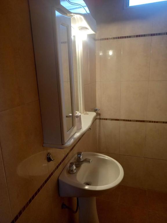 Casa Familiar con patio y parrilla - 4