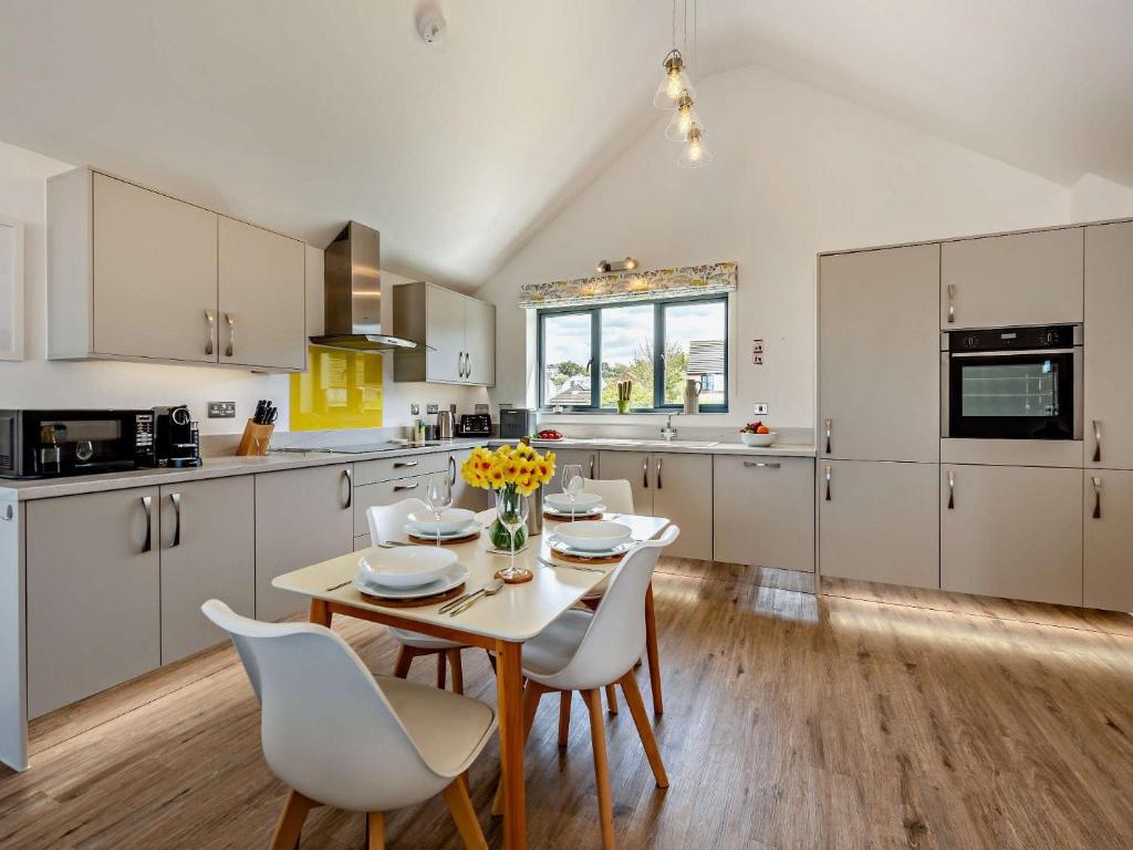 2 Bed in Westward Ho 91748, Northam