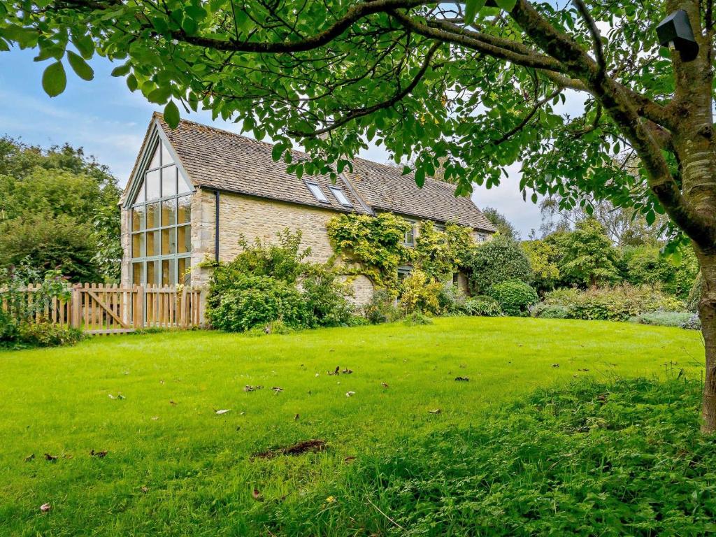 6 Bed in Lechlade 93251, Lechlade