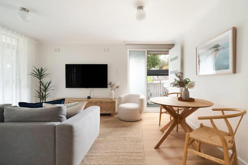 Bar Beach - Bar Beach Bliss, Newcastle