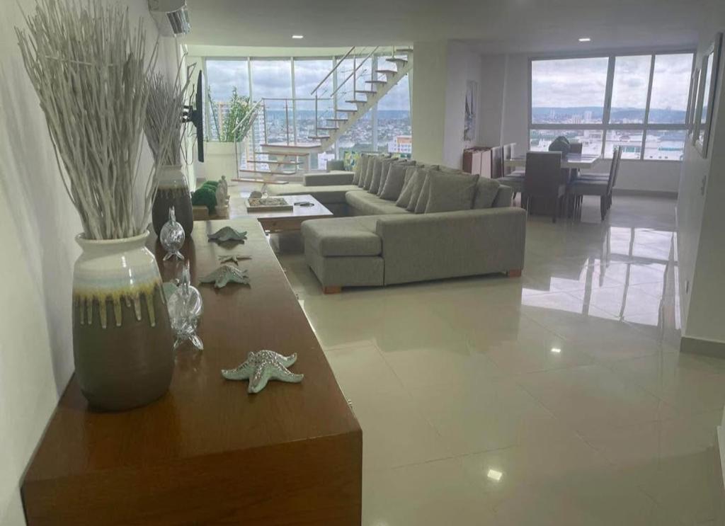Apartamenro en Manga cartagena Duplex, aire acondicionado - 1